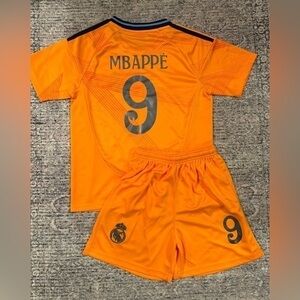 Mbappe Small Kids Jersey Kit Orange Real Madrid Size 24 Age 6-7 Soccer Football